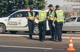 В Киеве водитель BMW наехал на ногу полицейскому