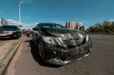 В Киеве Toyota перевернула Ford: людей из салона доставали патрульные