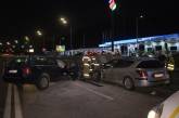 В Киеве Volkswagen лоб в лоб влетел в Peugeot: пострадала женщина