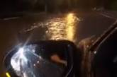 Дождь в Николаеве: улицы превратились в реки, такси не приезжают