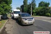 В центре Николаева столкнулись микроавтобус и «Шевроле»