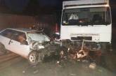 На Николаевщине лоб в лоб столкнулись «ВАЗ» и грузовик: водителя вырезали спасатели