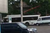 «Опасные игры»: в Николаеве подросток проехался на крыше троллейбуса. ВИДЕО