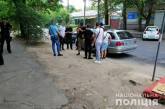 В Николаеве возле избирательного участка задержали людей с оружием