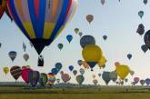Во Франции проходит самый масштабный в мире фестиваль воздушных шаров. Видео