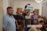 «Это гангрена на руке, а вы в нее, бл@ть, iPhone кладете» - депутатов пристыдили за николаевские дороги