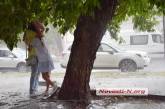 В Николаеве началась гроза с дождем и градом