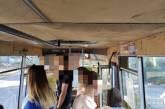 Дверей нет, потолок вздулся: пассажиры показали состояние маршруток в Николаеве