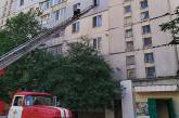 В Николаеве спасатели залезли в окно на пятом этаже, чтобы помочь женщине