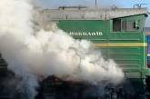 В Николаеве на ж/д вокзале загорелся локомотив: люди прыгали из окон. Видео