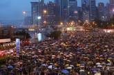 Более 1 млн человек вышли на протест в Гонконге, полиция заготовила водометы