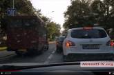 Три нарушения за десять секунд: как ездят маршрутчики в Николаеве. ВИДЕО