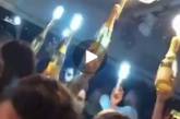Глава ОП Богдан День независимости отметил в Сен-Тропе: под гимн возглавил шествие девушек с шампанским