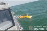 В Азовском море полицейские спасли женщину, которую унесло от берега на матрасе. Видео