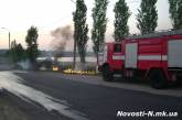 МЧСники тушили пожар на 2-й Набережной -  огонь пылал в нескольких метрах от жилых домов