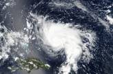 Объявлено ЧП, люди запасаются едой: на Флориду надвигается мощный ураган