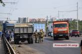 В Николаеве неуправляемая фура перекрыла полосу движения по Ингульскому мосту