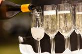Филиал «Укрзалізниці» объявил тендер на закупку шампанского