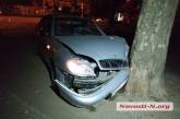 В центре Николаева дама на «Мазде» врезалась в «Ланос» - авто влетело в дерево