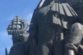 На памятник «Корабелам и флотоводцам» в Николаеве вернули украденный кораблик