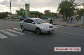 В центре Николаева «Джили» на пешеходном переходе сбил маму с ребенком