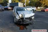 В Николаеве столкнулись грузовик и «Шкода»: двое пострадавших. ВИДЕО