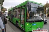 В Николаеве зеленый автобус зажал дверью женщину и протащил несколько метров