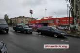 В центре Николаева столкнулись «Жигули» и «Мазда»: на проспекте пробка
