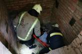 В Николаеве спасатели вытаскивали мужчину из ямы 