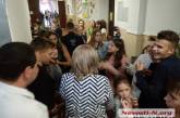 Танцуют все! В николаевской школе учителя и ученики провели праздничный флешмоб. ВИДЕО
