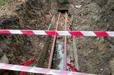 В Николаеве два месяца не могут закопать новые трубы в траншее