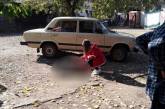 На Николаевщине водитель ВАЗа, выезжая из гаража, случайно задавил мать