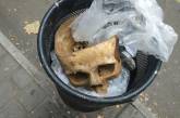 В урне в центре Николаева нашли человеческий череп