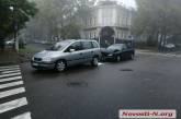 В центре Николаева Mazda врезалась в Opel