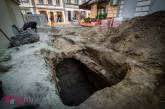 В центре Львова строители откопали подземелье с человеческими останками и старинной посудой