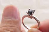 Японец сделал обручальное кольцо из ногтей