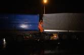 В Киеве КамАЗ впечатал фуру в Prius полицейских: водителя грузовика зажало в кабине