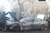 В Одессе парни в балаклавах подожгли автомобиль