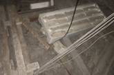 В Николаеве из-за строительного мусора на чердаке рухнул потолок в квартире