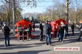 В Николаеве активисты Шария раздают землю в пакетиках — «пока бесплатная»