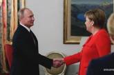 Путин пообещал Меркель продолжить транзит газа по Украине