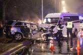 В Киеве лоб в лоб столкнулись маршрутка и Toyota: два человека погибли, восемь пострадали