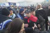 Появилось видео, как в Порошенко бросают яйца на Майдане