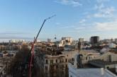 В Одессе обрушили часть сгоревшего здания