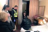 В Киеве задержали банду сутенеров: преступники отбирали у путан половину заработка. Видео