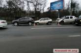 На Херсонском шоссе столкнулись три автомобиля: пассажир в больнице, огромная пробка