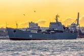 В Черное море на буксире завели десантный корабль РФ