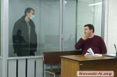 В Николаеве сын, сбросивший мать с 7-го этажа, свою вину в суде не признает