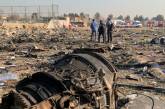 С места крушения самолета МАУ иранцы уносили вещи погибших и обломки «на память»