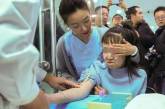 Девочка-старушка: 15-летняя китаянка бросила школу, стесняясь своего вида